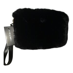 🔥NWT 🔥Elegant Black Faux Fur Wristlet🔥